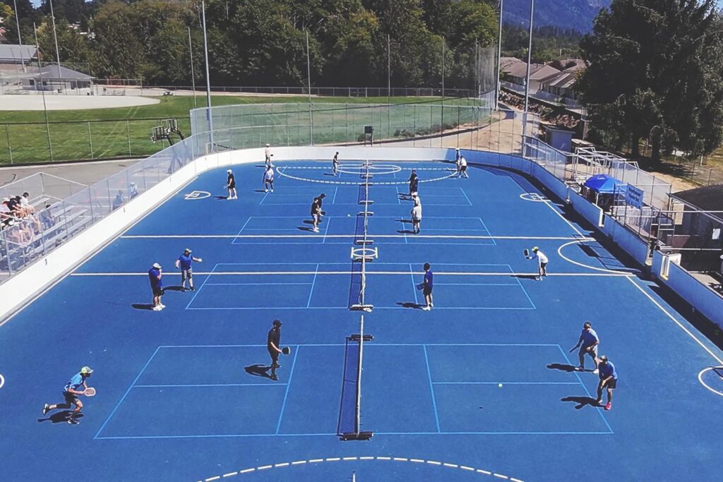 a blue pickleball court