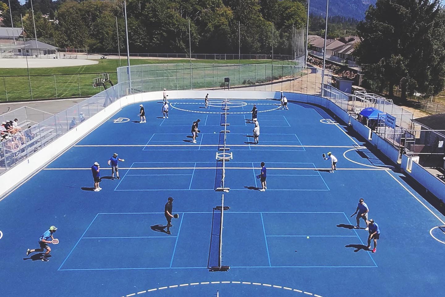 a blue pickleball court